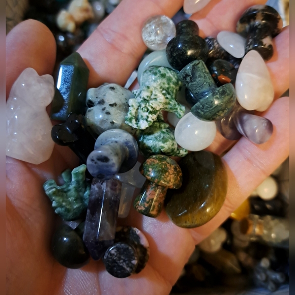 2 (Two) Mystery Mini Crystal Carving - Picture 9 of 11